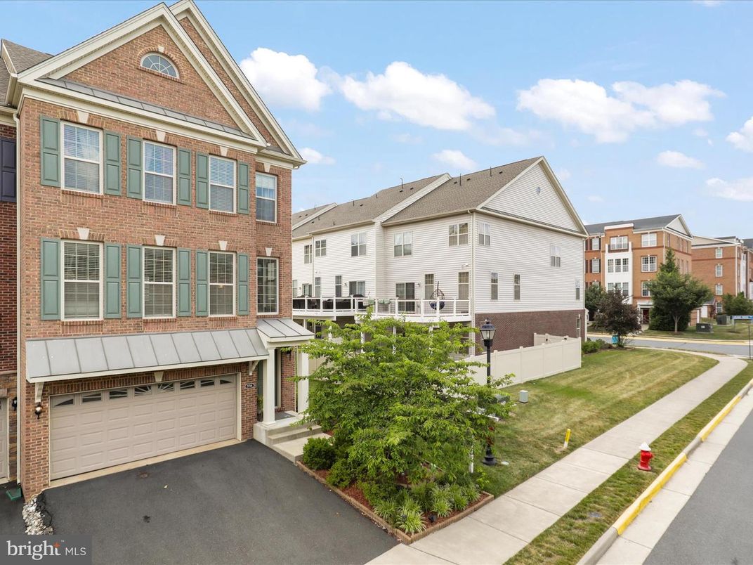Attached, Exterior, Facade, Brick Facade, Rowhouse