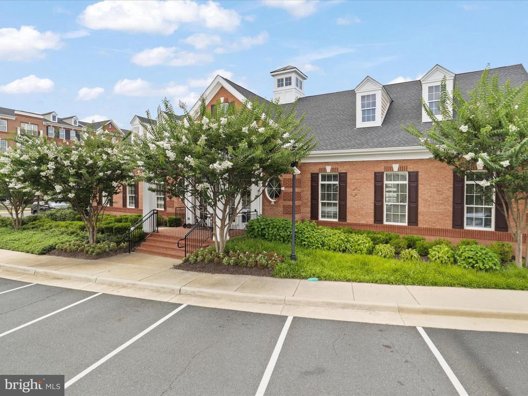 Exterior, Facade, Brick Facade, Cape Cod