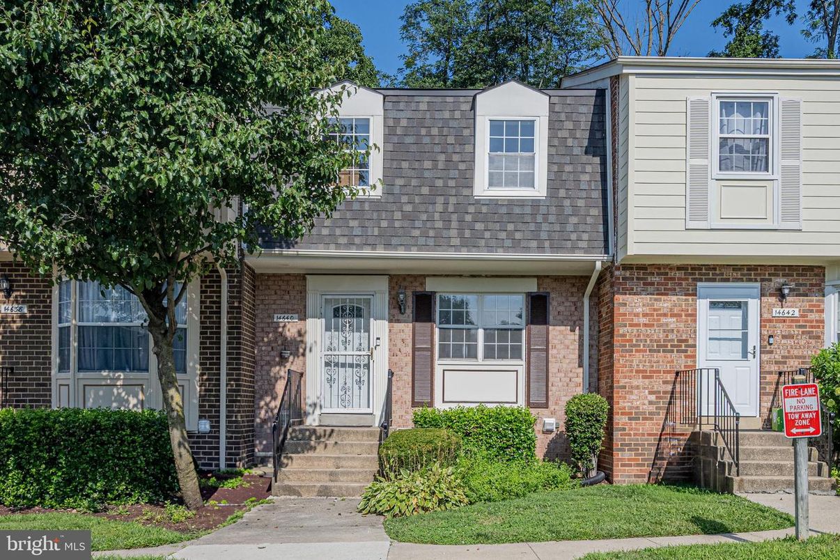 Exterior, Facade, Brick Facade, Cape Cod