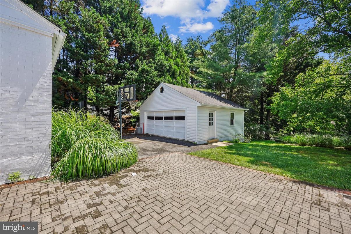 Backyard, Detached Garage, Exterior