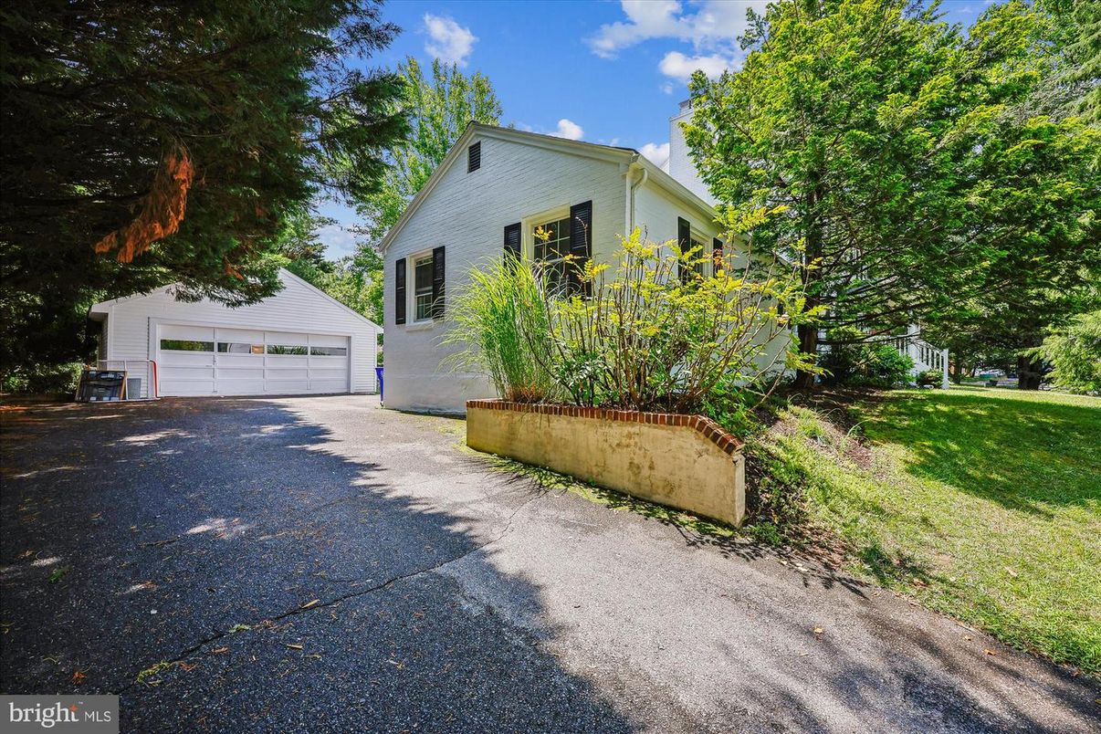 Backyard, Detached Garage, Exterior