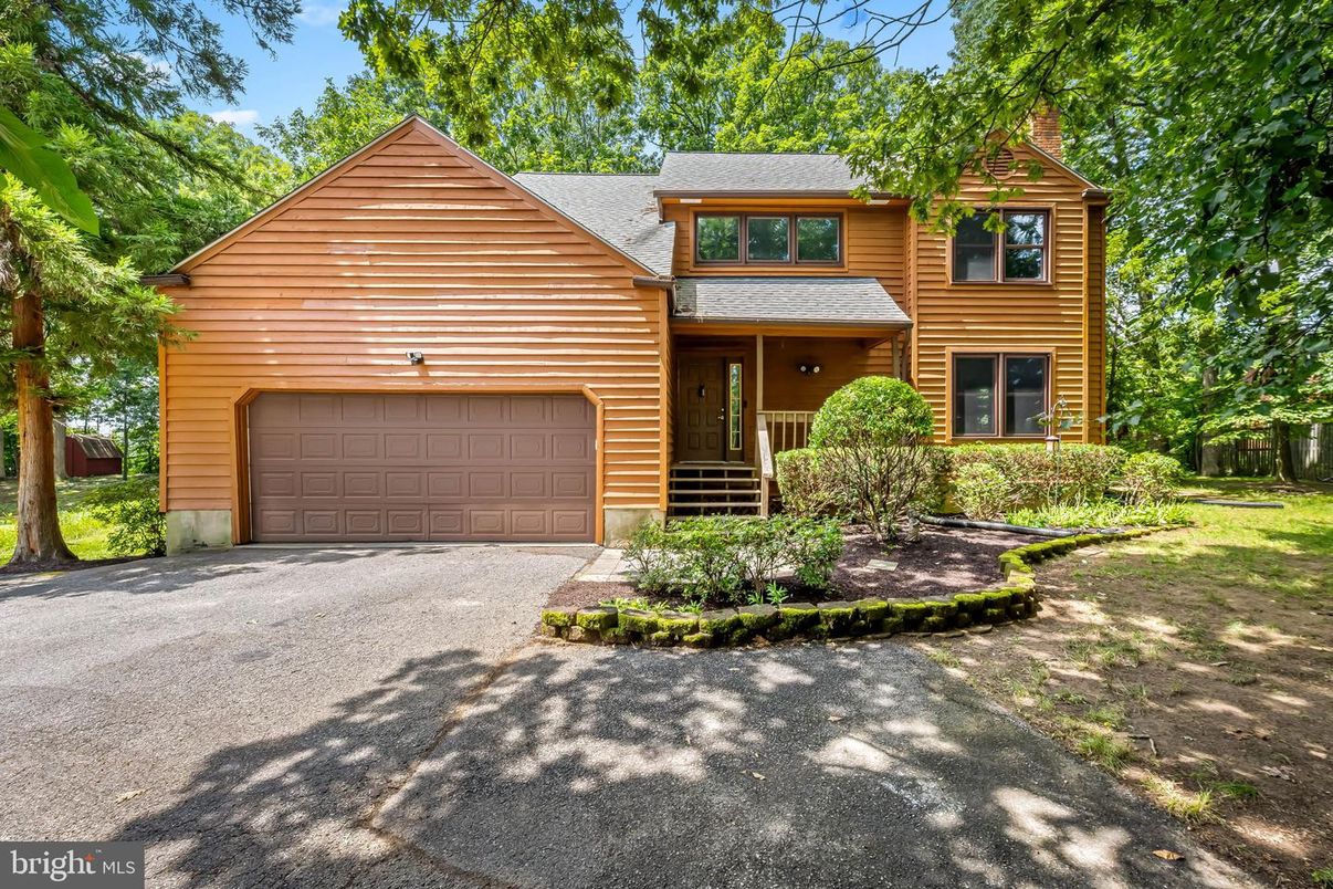Attached, Exterior, Facade, Log Home