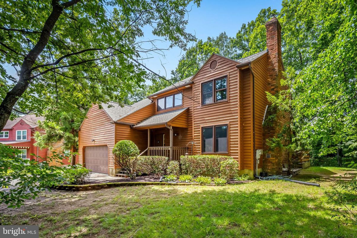 Attached, Exterior, Facade, Log Home