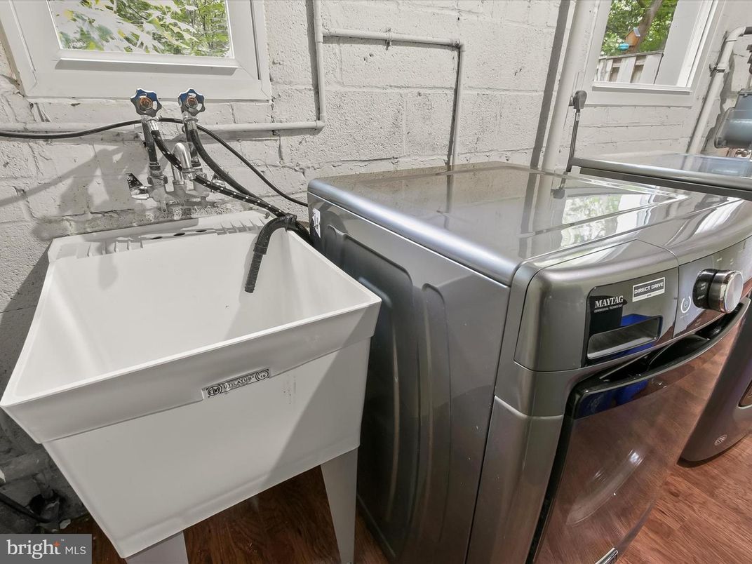 Interior, Kitchen, Washer, Wood Texture Flooring