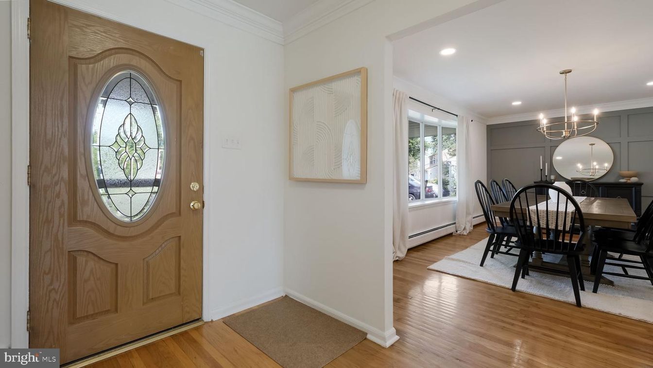 Chandelier, Dining room, Interior, Pendant Lights, Recessed Lighting, Wood Texture Flooring