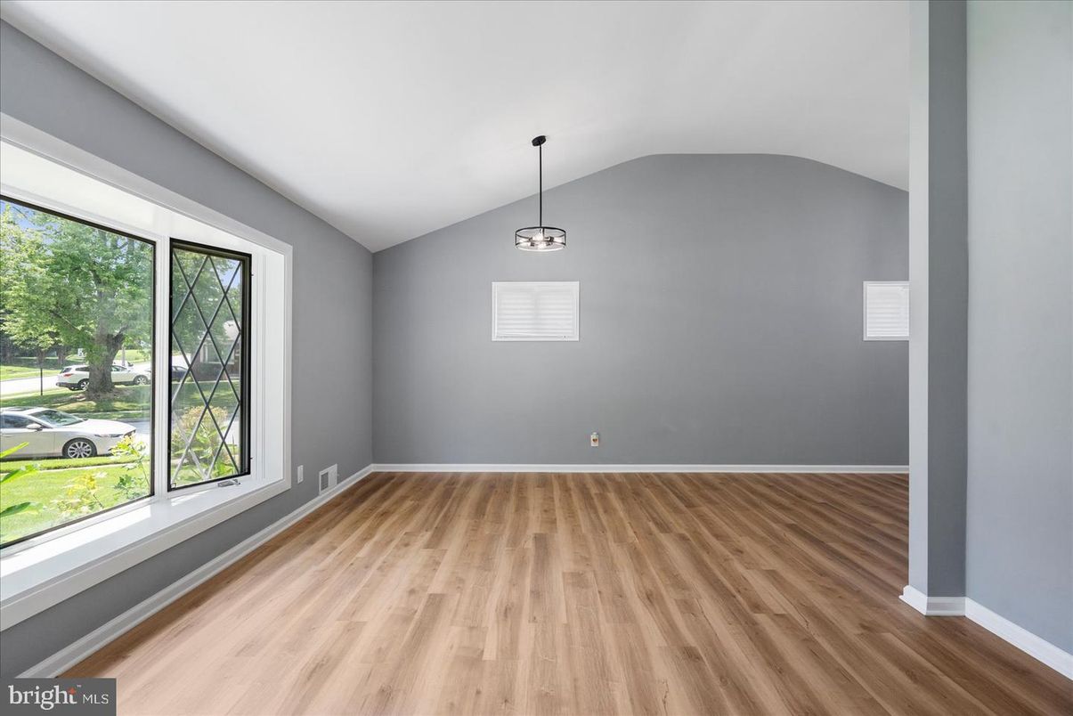 Empty room, Interior, Pendant Lights, Wood Texture Flooring