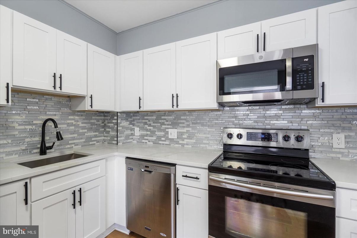 Interior, Kitchen, Stainless Steel Appliances