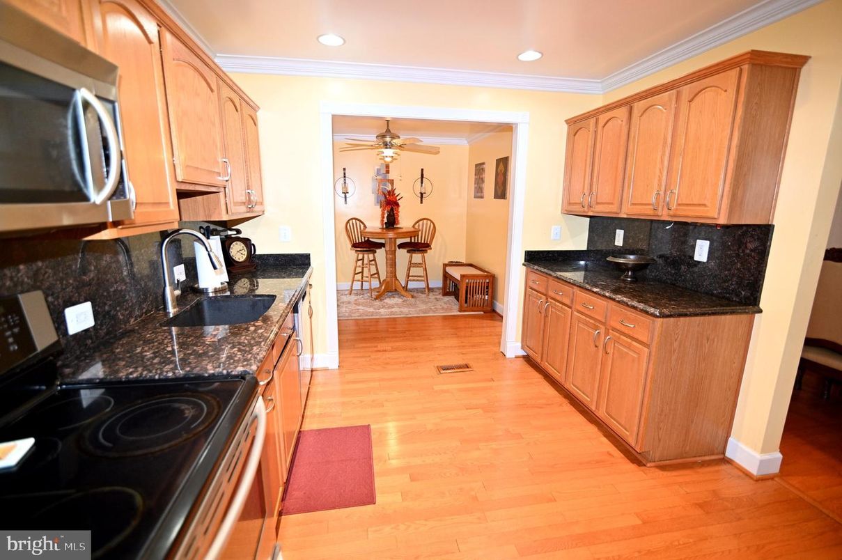 Dining room, Interior, Kitchen, Recessed Lighting, Wood Texture Flooring