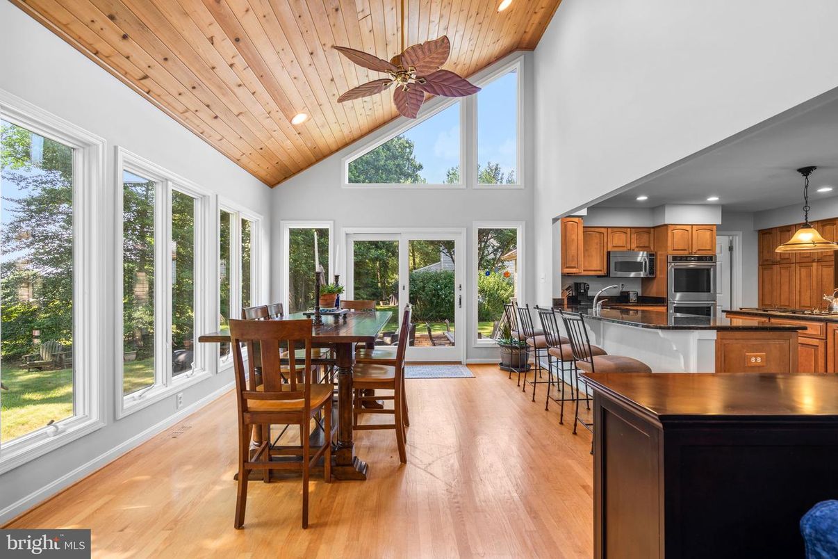 Dining room, Interior, Kitchen, Pendant Lights, Recessed Lighting, Wooden Ceilings, Wood Texture Flooring