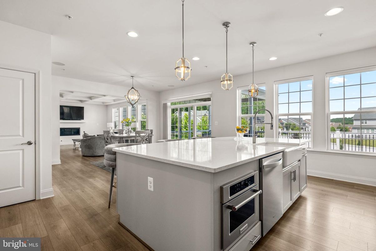 Dining room, Interior, Kitchen, Living room, Pendant Lights, Recessed Lighting, Stainless Steel Appliances, Wood Texture Flooring