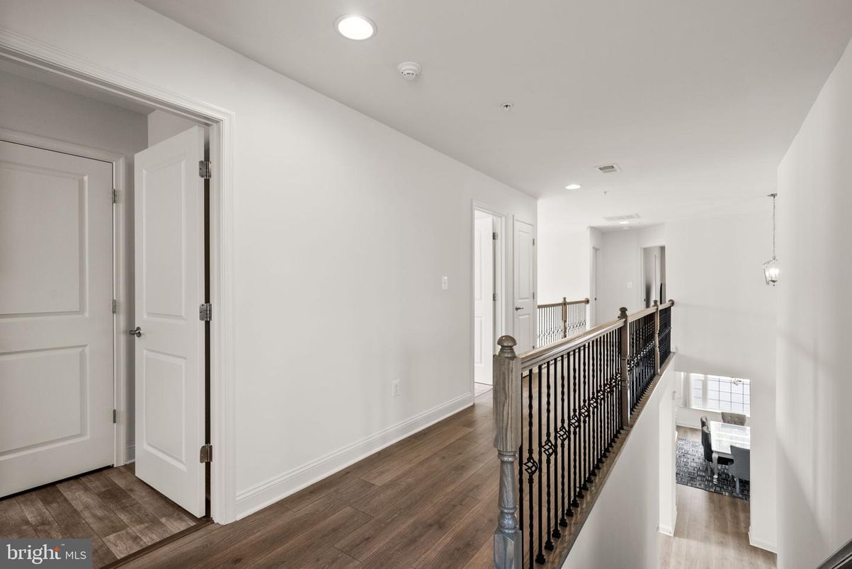 Interior, Pendant Lights, Recessed Lighting, Wood Texture Flooring