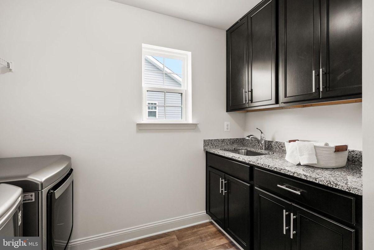 Interior, Washer, Wood Texture Flooring
