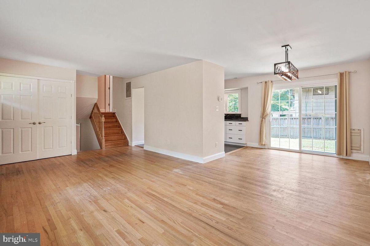 Empty room, Interior, Pendant Lights, Wood Texture Flooring