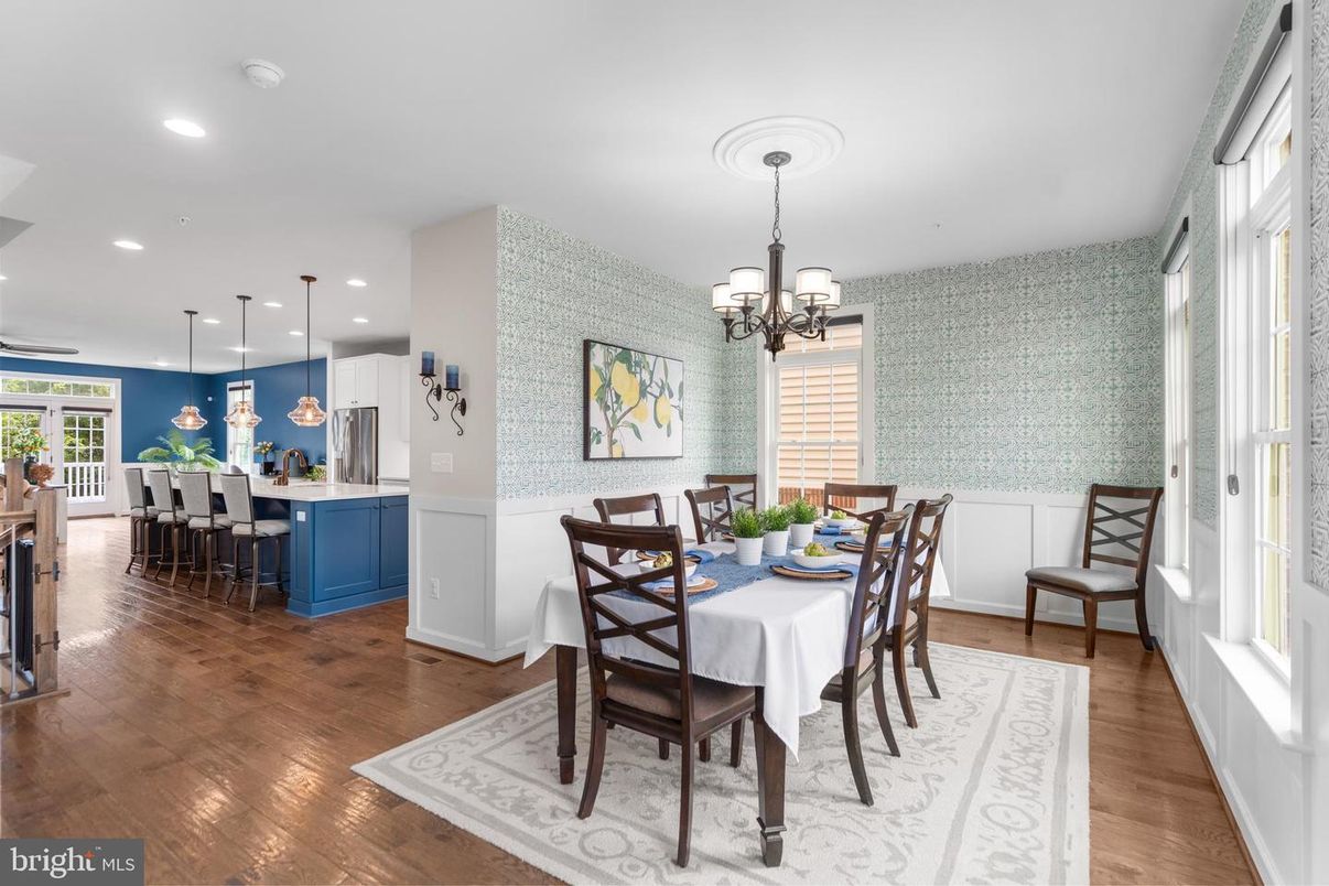 Chandelier, Dining room, Interior, Kitchen, Pendant Lights, Recessed Lighting, Wood Texture Flooring