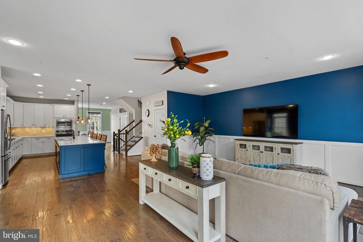 Interior, Kitchen, Living room, Pendant Lights, Recessed Lighting, Stainless Steel Appliances, Wood Texture Flooring