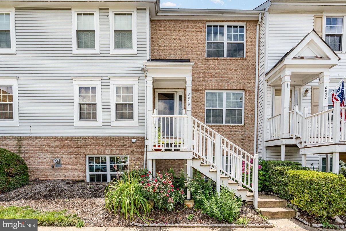 Exterior, Facade, Brick Facade, Rowhouse