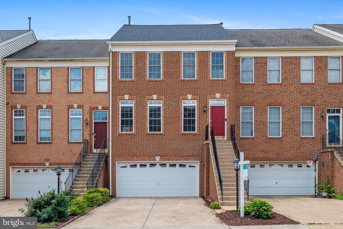 Attached, Exterior, Facade, Brick Facade, Rowhouse