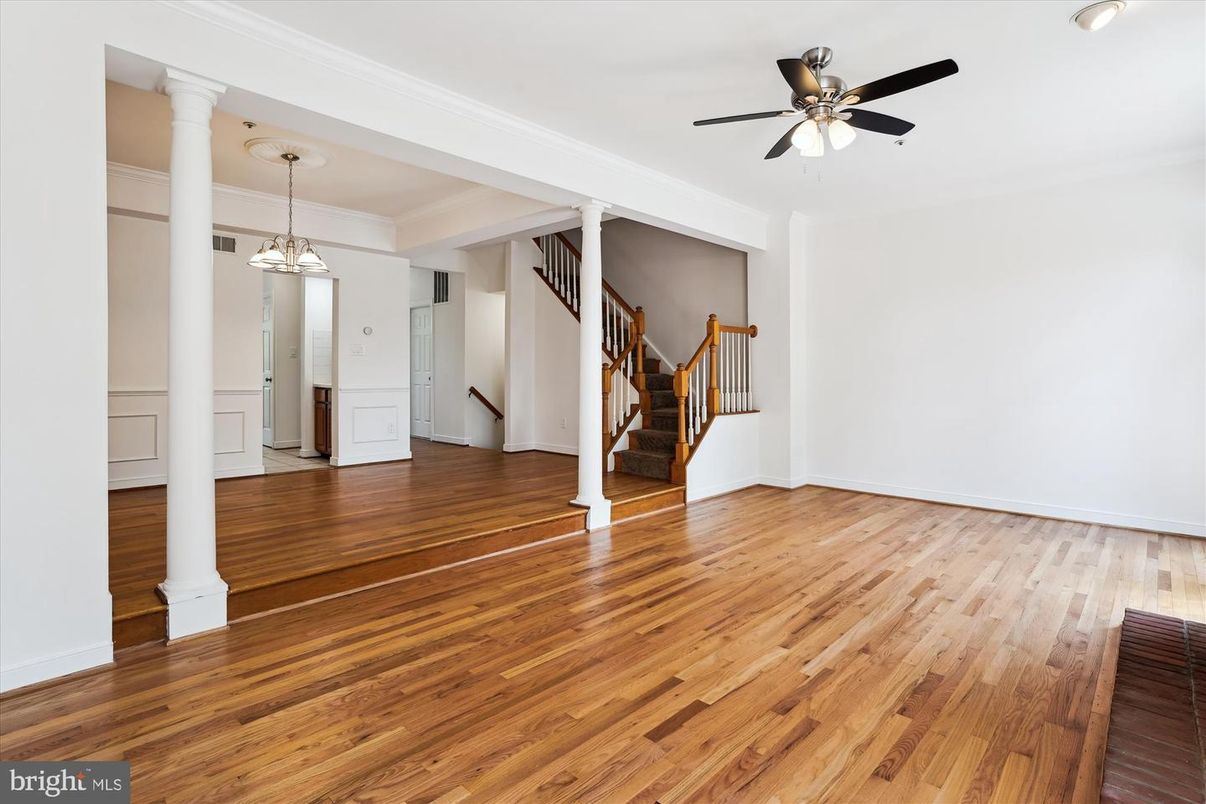 Empty room, Interior, Pendant Lights, Wood Texture Flooring