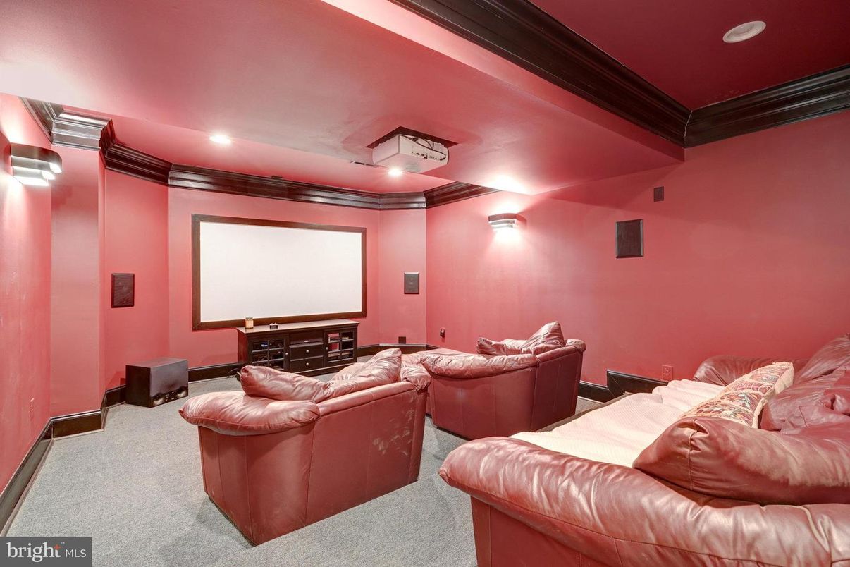 Interior, Projection Screen, Recessed Lighting, Theatre Room