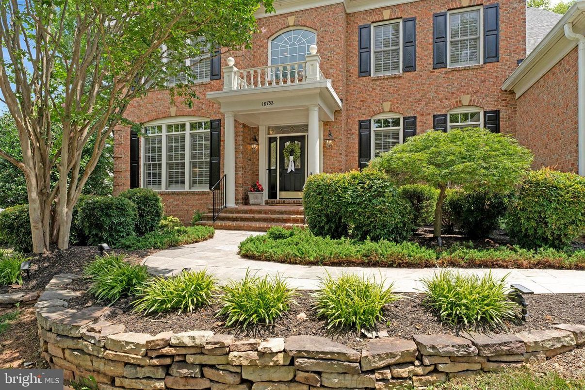 Exterior, Facade, Brick Facade, Georgian