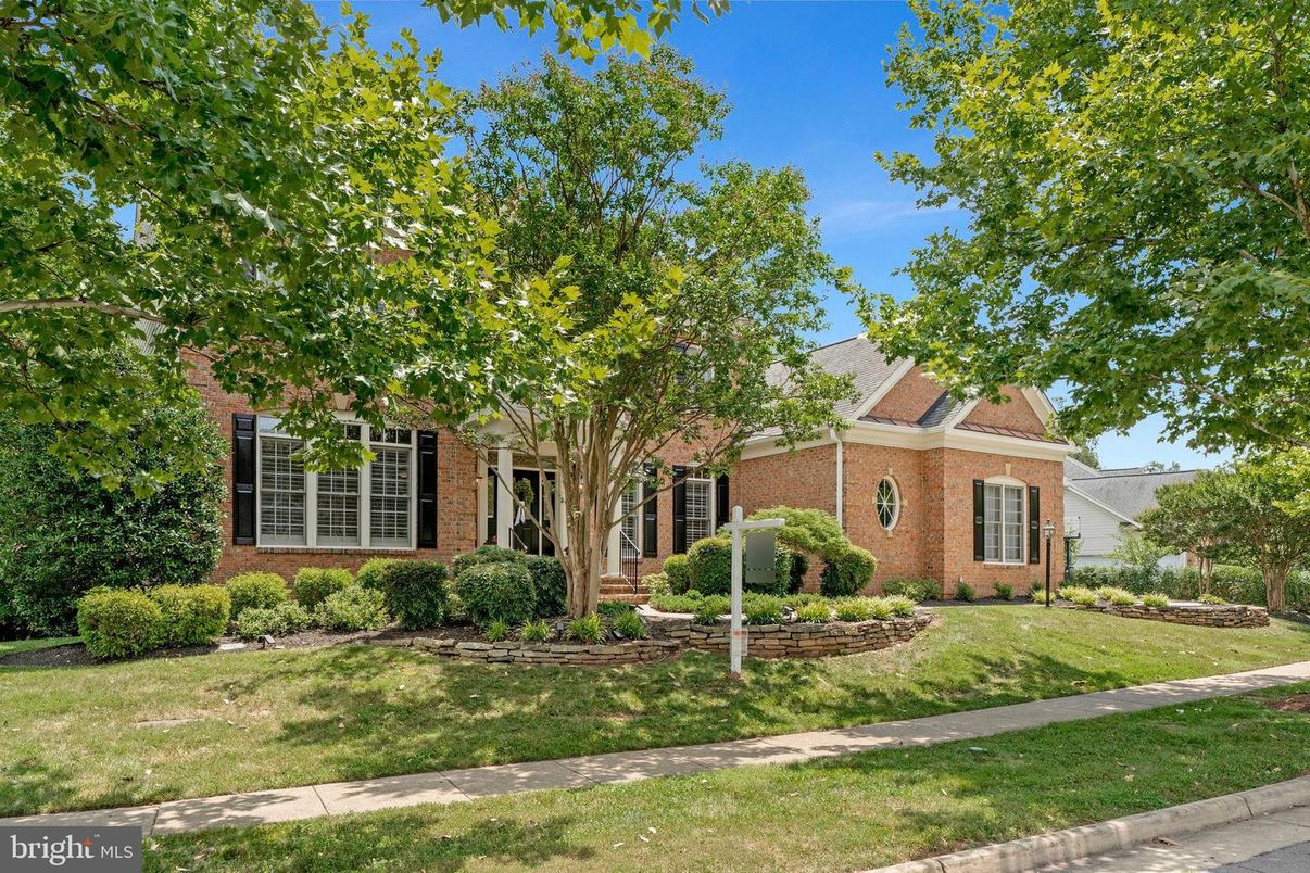 Exterior, Facade, Brick Facade, Cape Cod