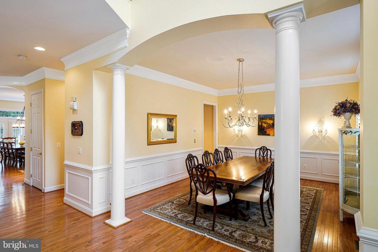 Chandelier, Dining room, Interior, Recessed Lighting, Wood Texture Flooring