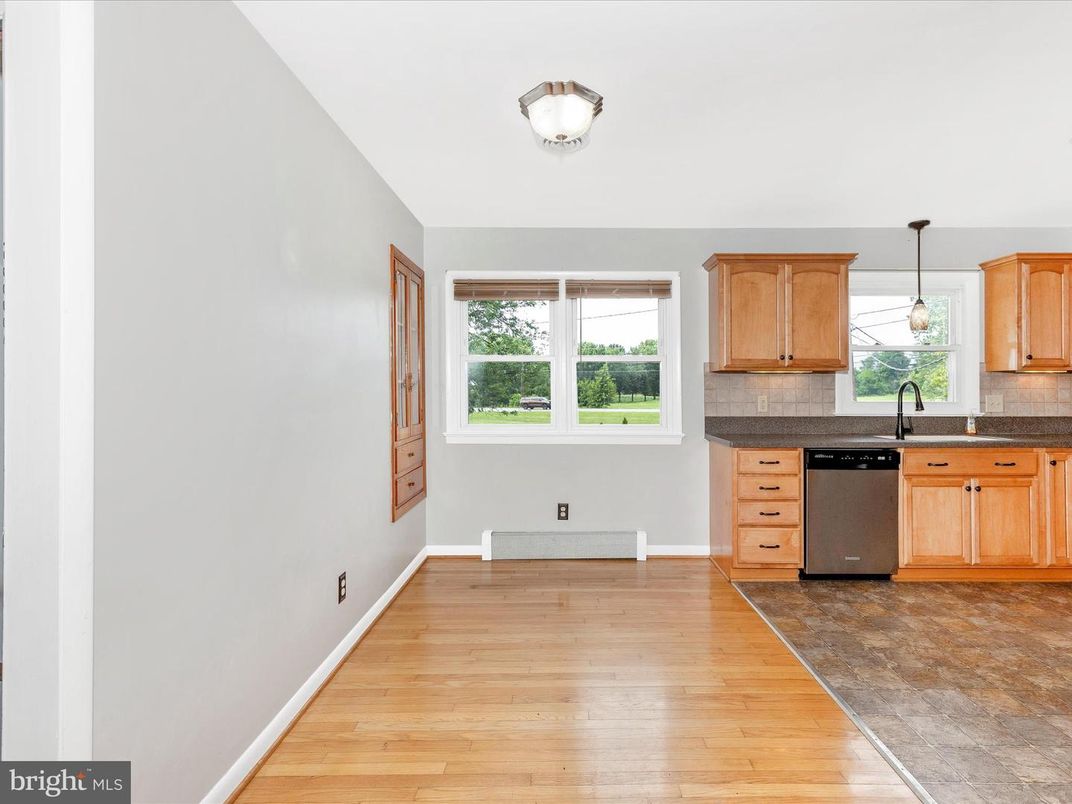 Interior, Kitchen, Pendant Lights, Wood Texture Flooring