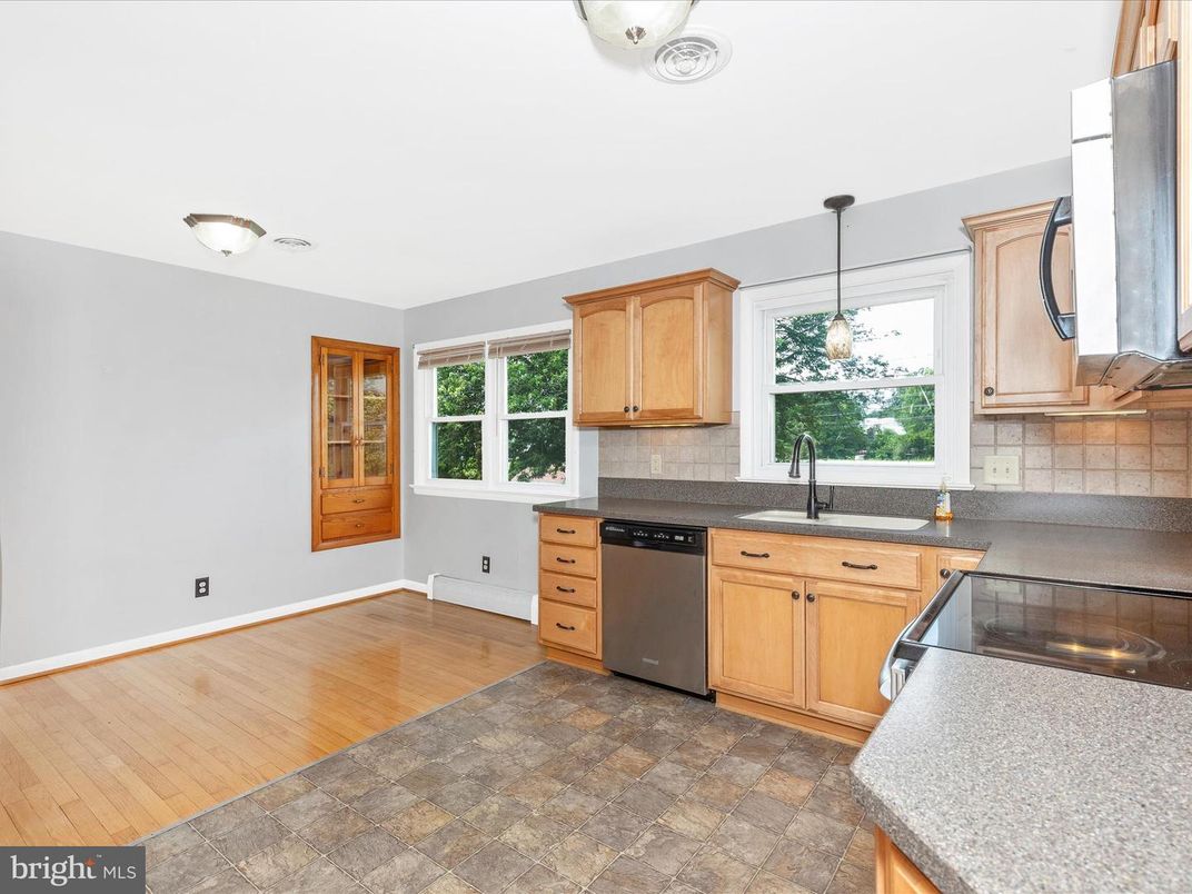 Interior, Kitchen, Pendant Lights, Wood Texture Flooring