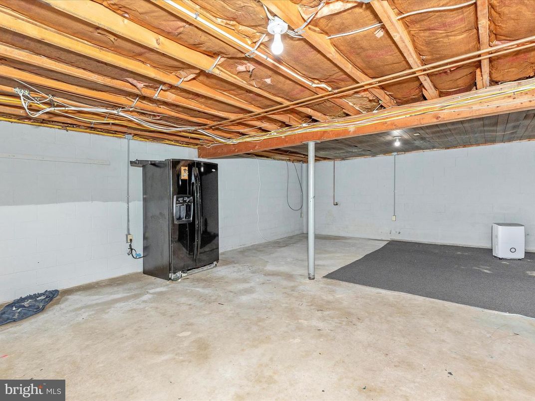 Empty room, Interior, Wooden Beams