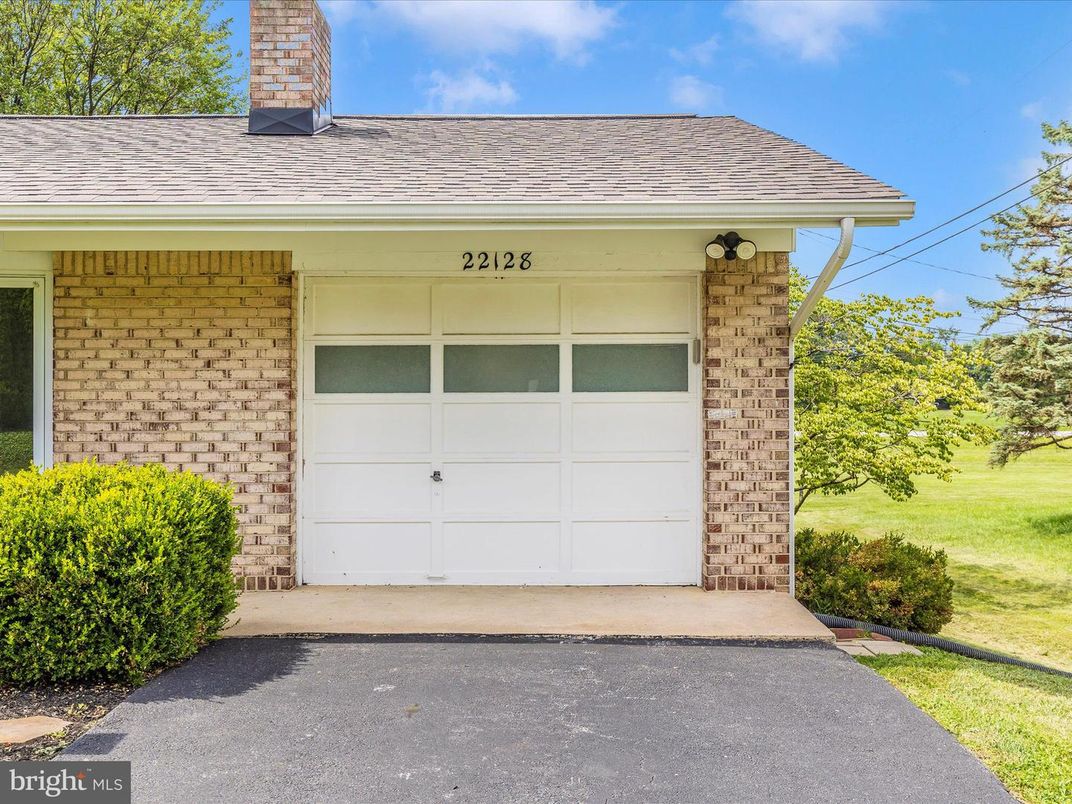 Detached Garage, Exterior