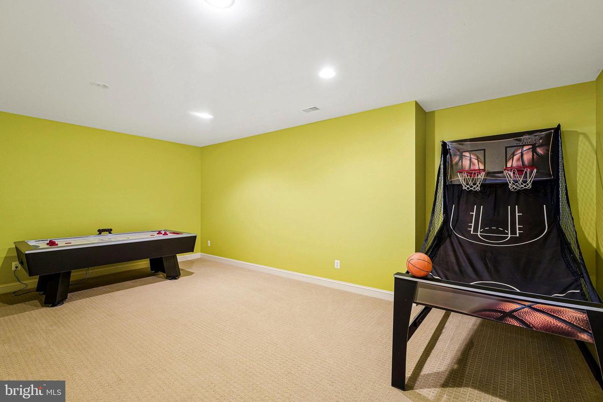 Game Room, Interior, Recessed Lighting