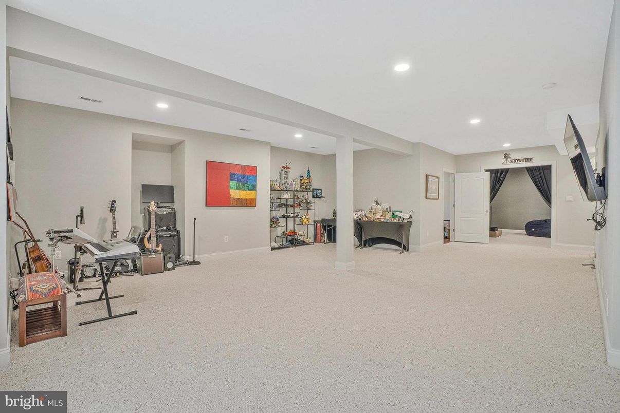 Fitness Equipment, Interior, Recessed Lighting