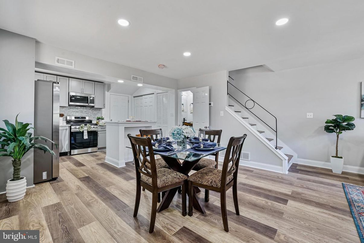 Dining room, Interior, Kitchen, Recessed Lighting, Stainless Steel Appliances, Wood Texture Flooring