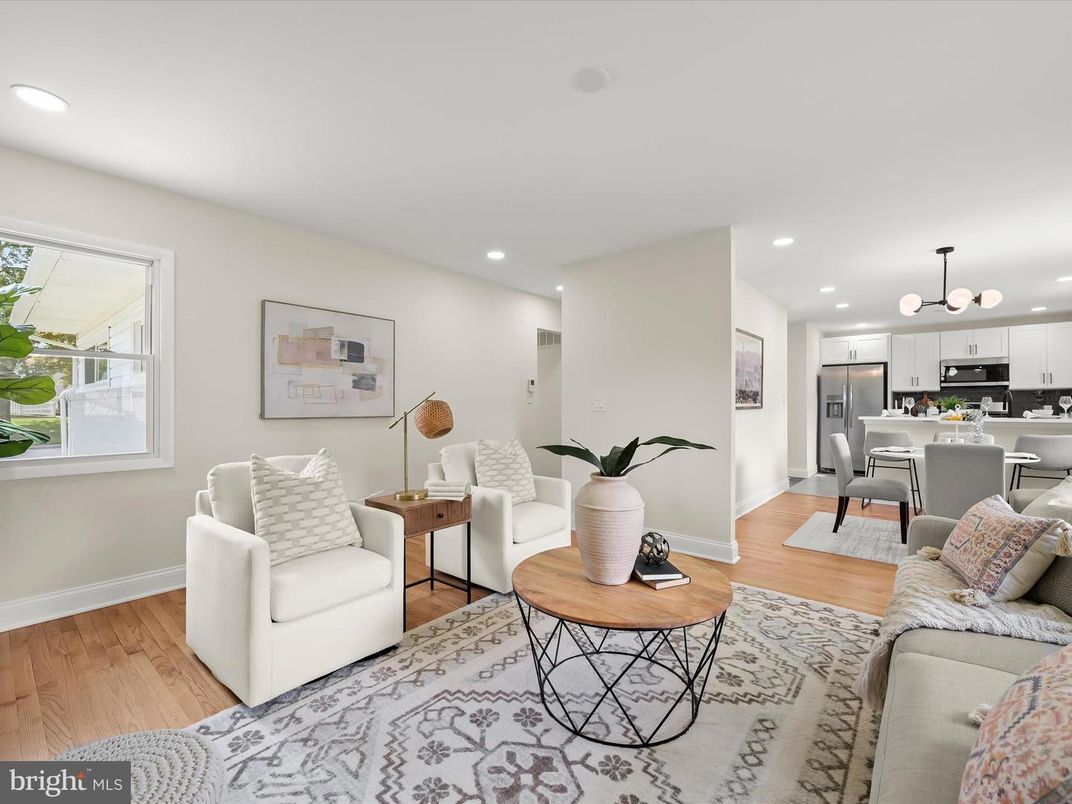 Dining room, Interior, Kitchen, Living room, Pendant Lights, Recessed Lighting, Stainless Steel Appliances, Wood Texture Flooring