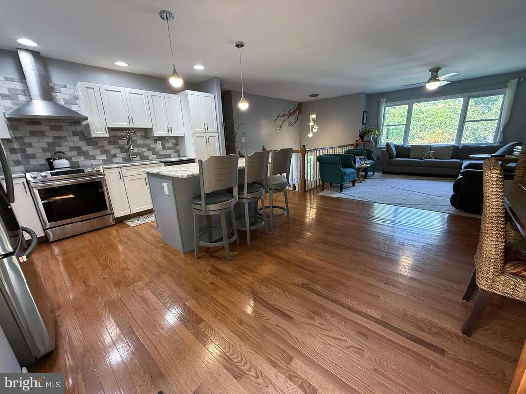 Interior, Kitchen, Living room, Pendant Lights, Recessed Lighting, Stainless Steel Appliances, Wood Texture Flooring