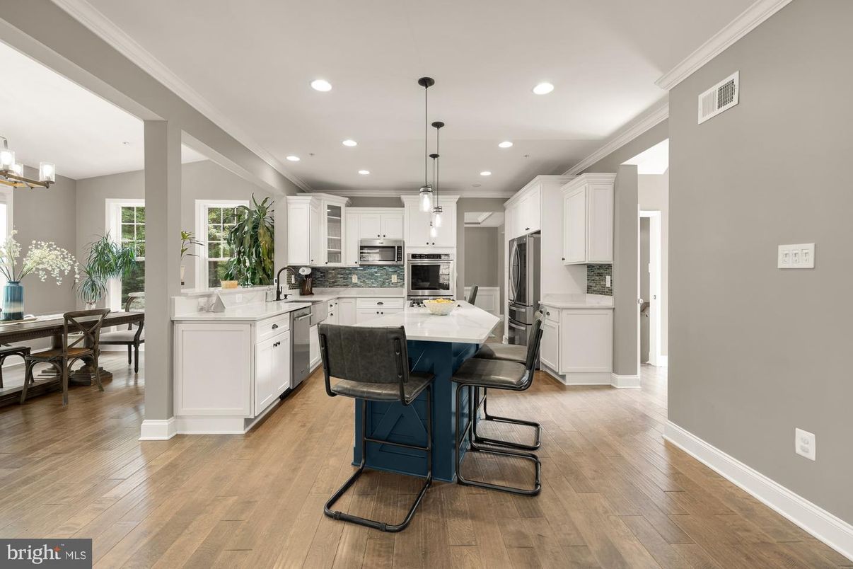 Dining room, Interior, Kitchen, Pendant Lights, Recessed Lighting, Stainless Steel Appliances, Wood Texture Flooring