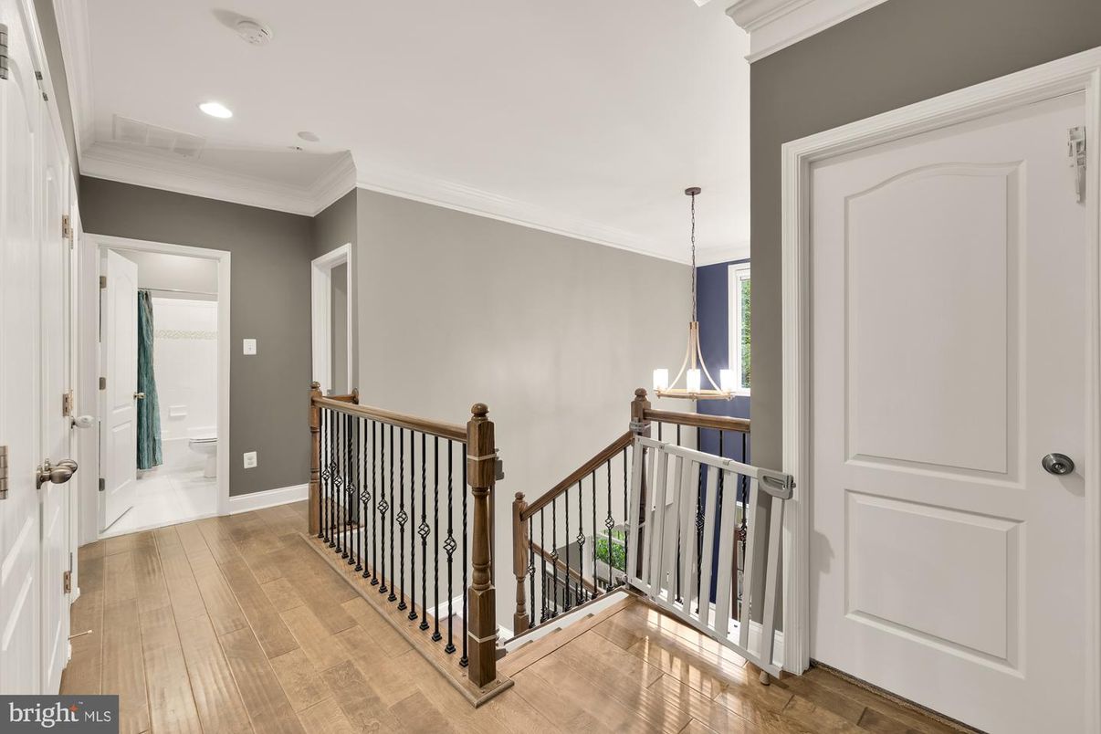 Interior, Pendant Lights, Recessed Lighting, Wood Texture Flooring
