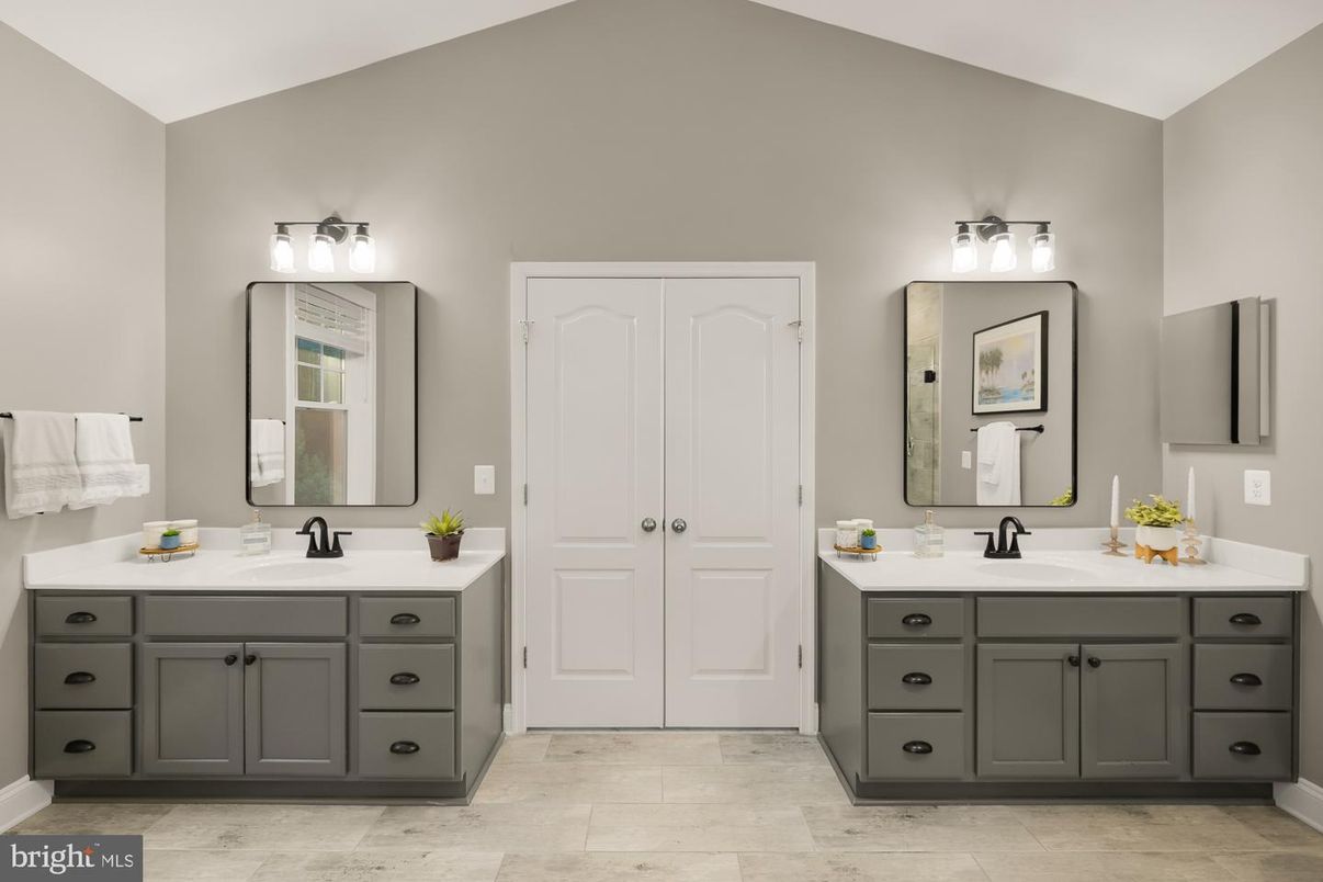 Bathroom, Dual Sink Vanities, Interior