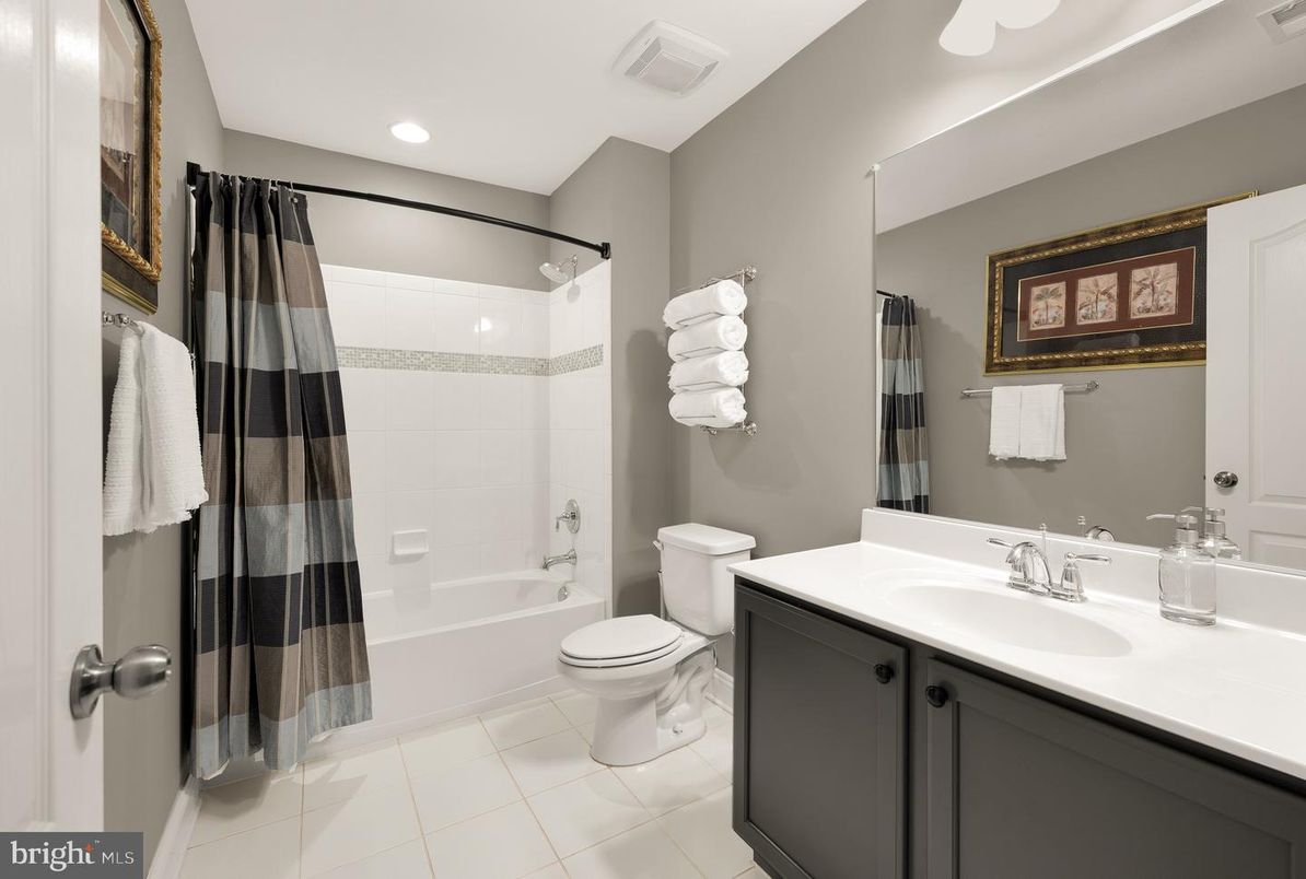 Bathroom, Interior, Recessed Lighting