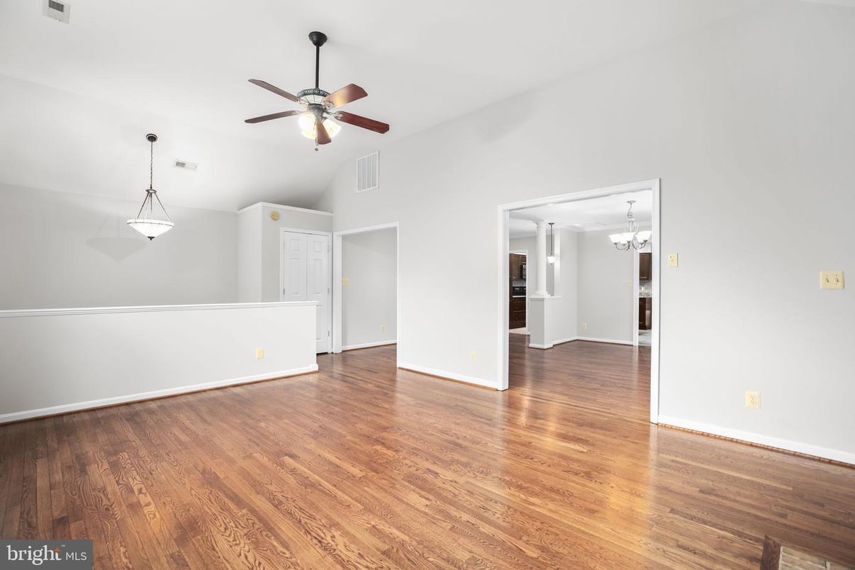 Empty room, Interior, Pendant Lights, Wood Texture Flooring