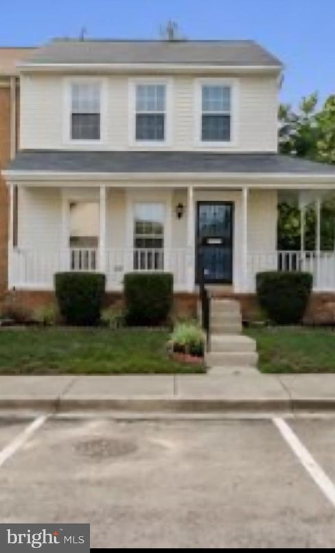 Exterior, Facade, American Foursquare