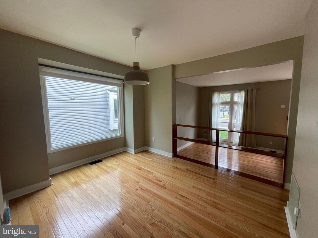 Empty room, Interior, Pendant Lights, Wood Texture Flooring