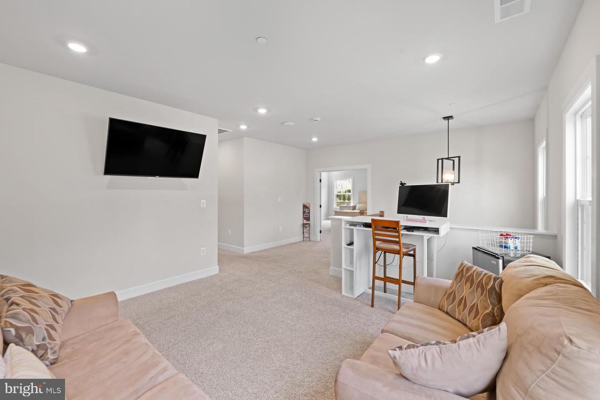 Interior, Living room, Pendant Lights, Recessed Lighting