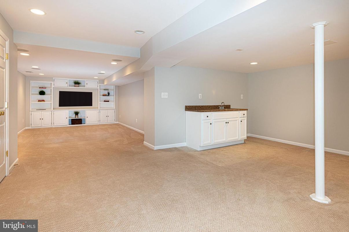 Empty room, Interior, Recessed Lighting