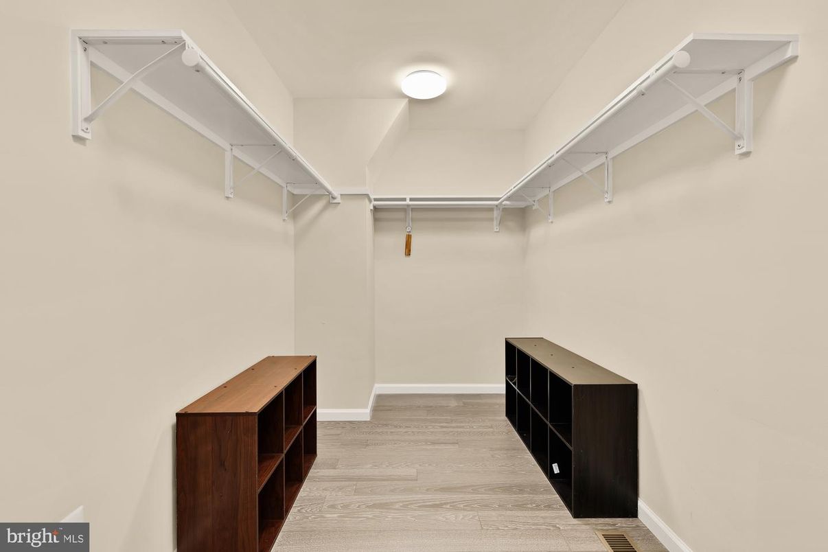 Interior, Walk-in Closets, Wood Texture Flooring