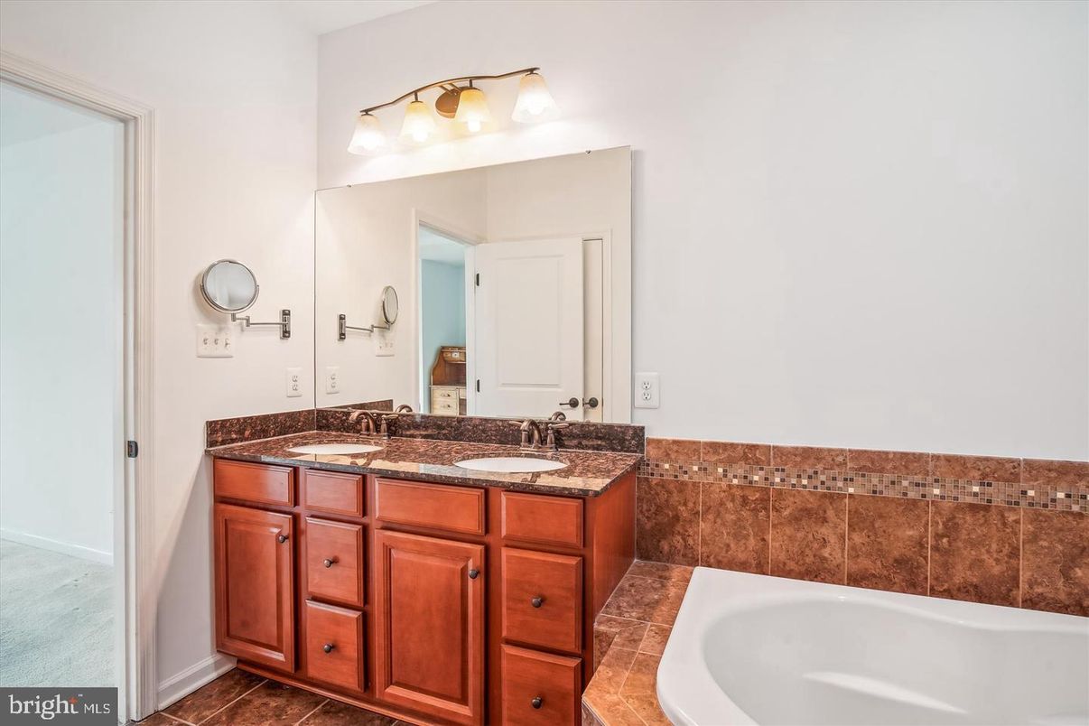 Bathroom, Dual Sink Vanities, Interior