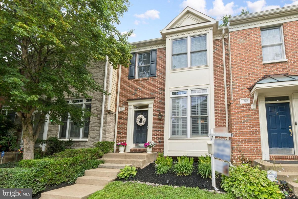 Exterior, Facade, Brick Facade, Rowhouse