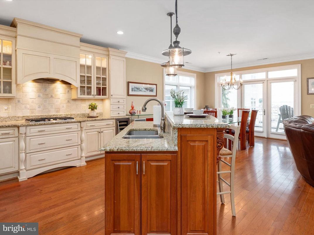 Chandelier, Dining room, Interior, Kitchen, Pendant Lights, Recessed Lighting, Wood Texture Flooring