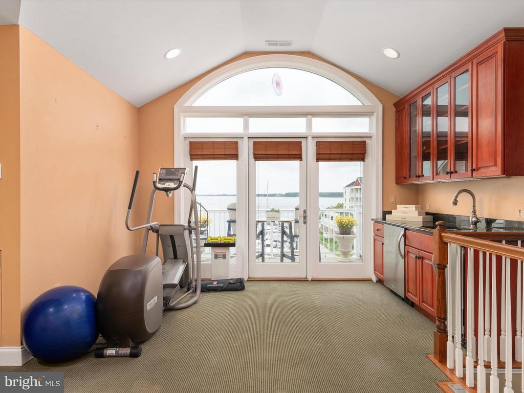 Fitness Equipment, Interior, Recessed Lighting, Water
