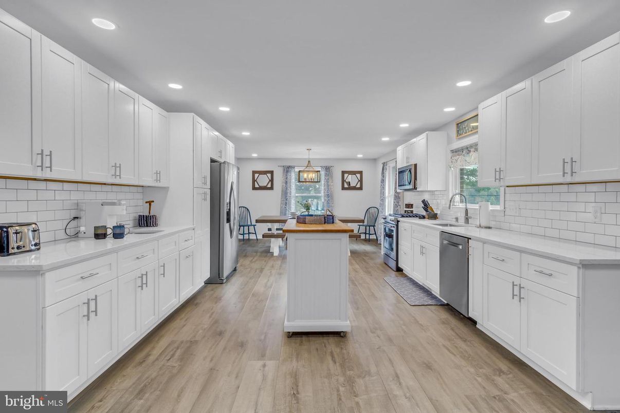 Dining room, Interior, Kitchen, Pendant Lights, Recessed Lighting, Stainless Steel Appliances, Wood Texture Flooring